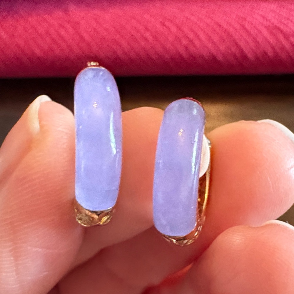 14k Gold and lavender Jade Hoop Earrings - Picture 4 of 6